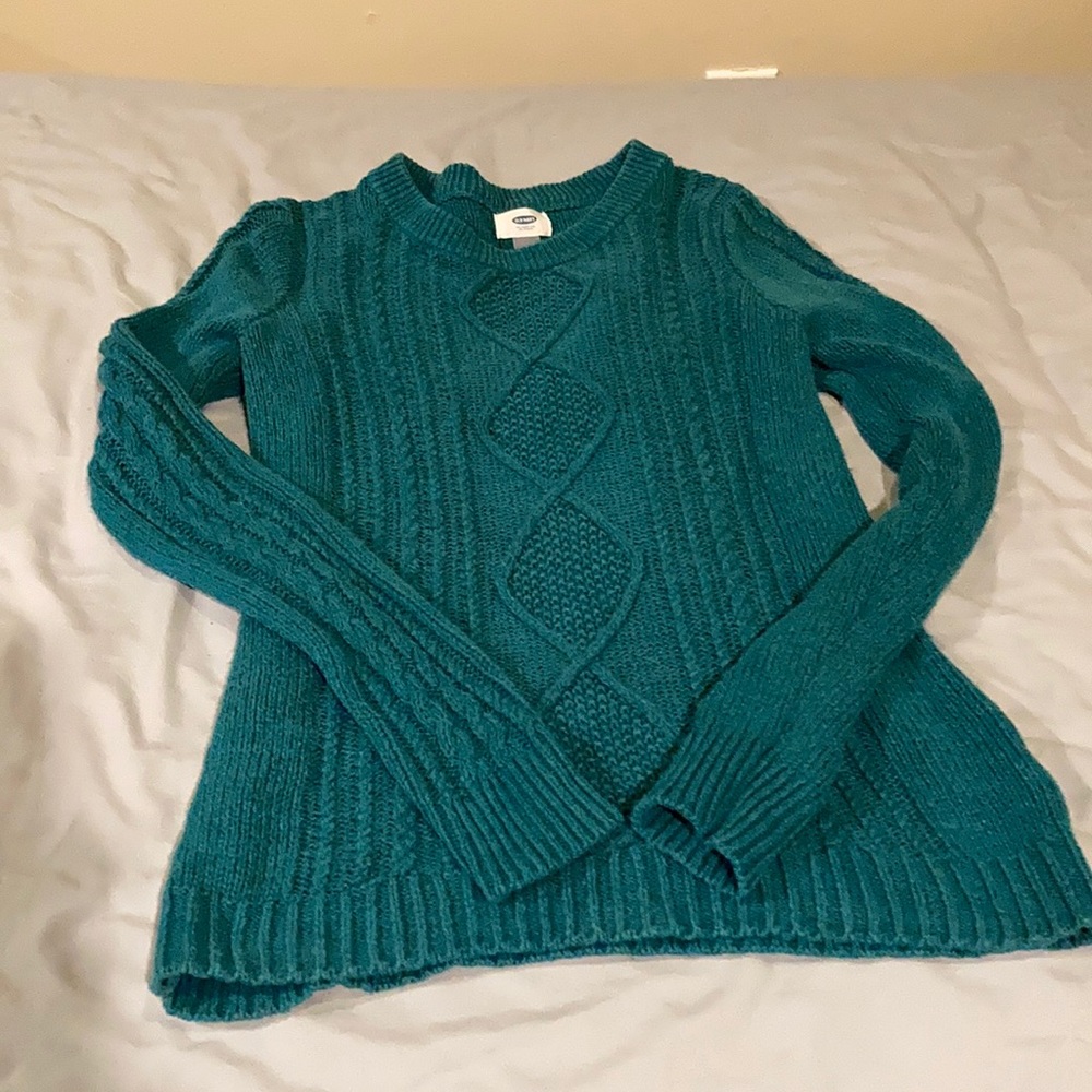Women’s green cable-knit sweater